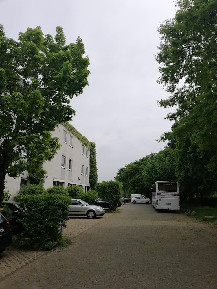 Arthotel Ambassador Wiesbaden - Free Parking Экстерьер фото