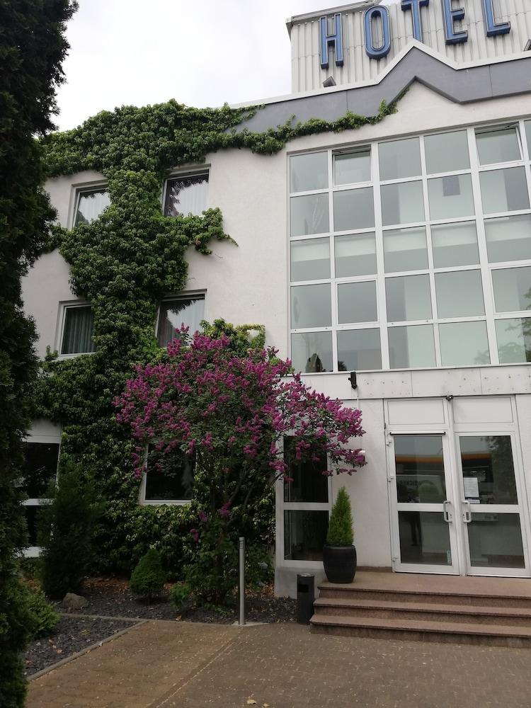 Arthotel Ambassador Wiesbaden - Free Parking Экстерьер фото